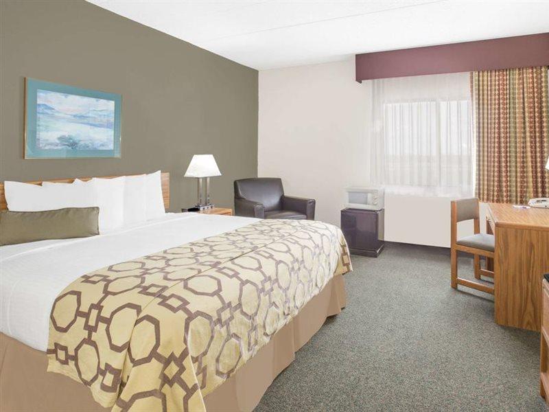 Baymont By Wyndham Janesville Buitenkant foto