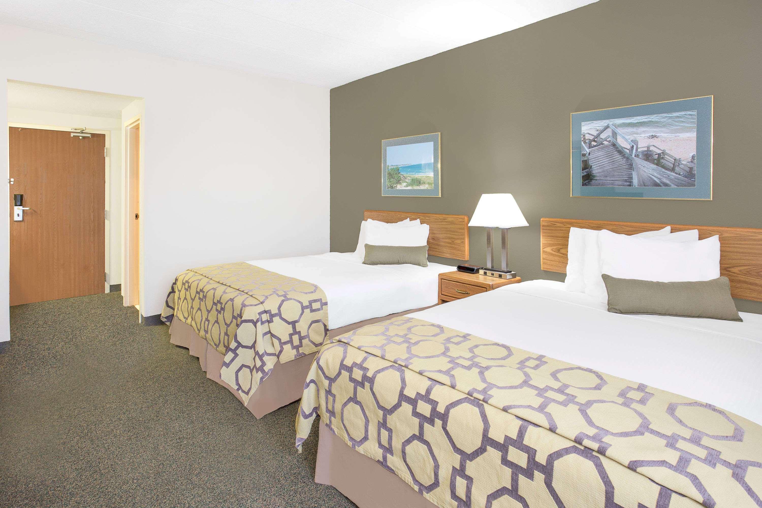 Baymont By Wyndham Janesville Buitenkant foto