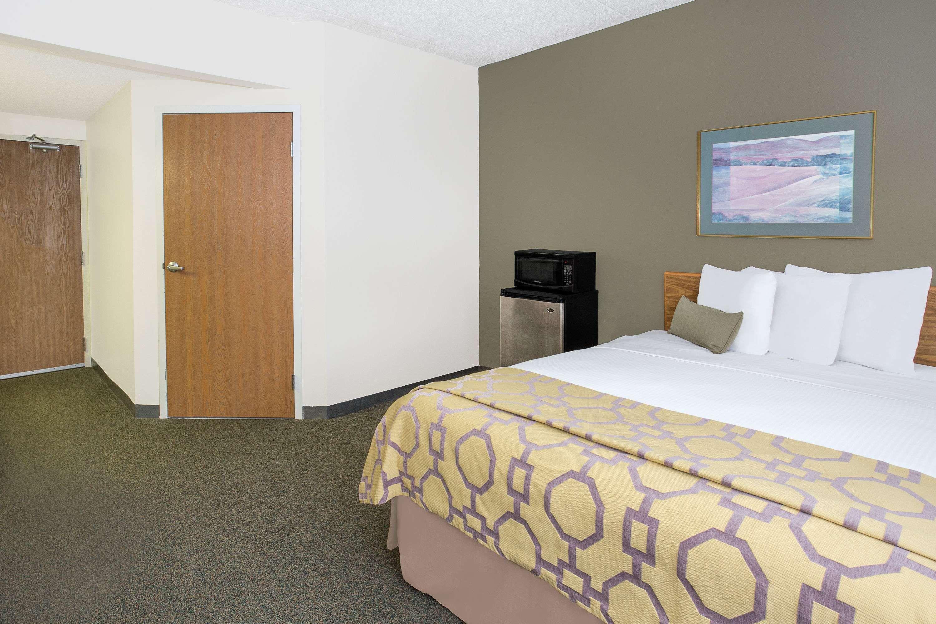 Baymont By Wyndham Janesville Buitenkant foto